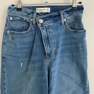 NWOT Abercrombie Criss-Cross High Waist Straight Jeans